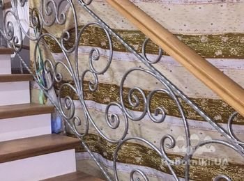 Сварить ограждение для лестницы из готовых кованых элементов