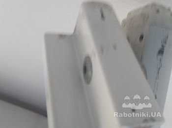 Замена крепления форточки с дистанционным открытием