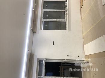 Монтаж багет на потолок , монтаж молдингов на стены. Помещение 60 кв/м