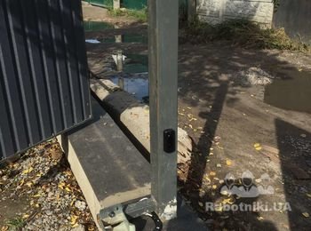 Мурування стовпців з цегли ручної формовки