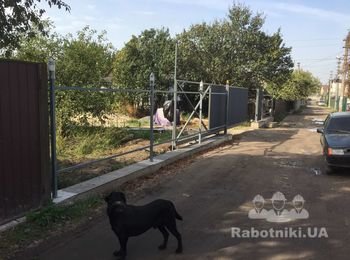 Мурування стовпців з цегли ручної формовки