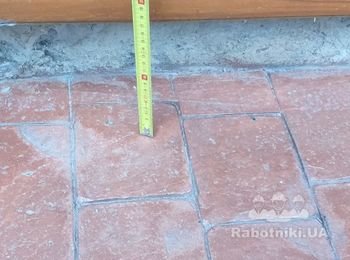 Облицовка цоколя небольшого дома