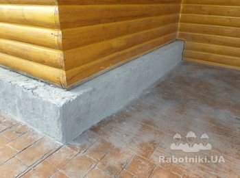Облицовка цоколя небольшого дома