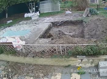 Вырыть вручную котлован для бассейна