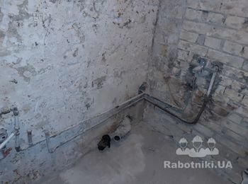 Сантехнические работы (демонтаж труб, переваривание стояков)