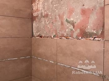 Частичная укладка плитки в ванной и туалете + потолок
