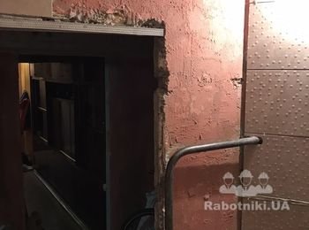 Частичная укладка плитки в ванной и туалете + потолок
