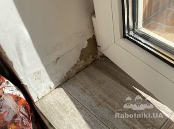 Ремонт стен и пола в входной группе из квартиры на балкон