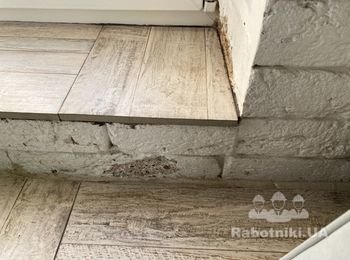Ремонт стен и пола в входной группе из квартиры на балкон