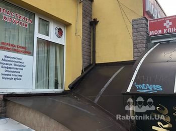 Добавить часть пластиковой трубы для слива на крыше, покрасить стену.