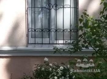 Приварить решетку на первом этаже