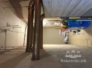Покрасить стены и потолок в подвальном помещении