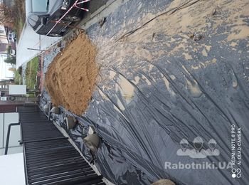 Погрузка та вивіз землі