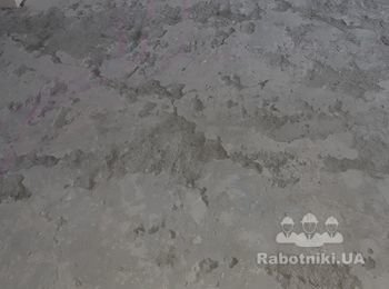 Выравнивание стяжки равнителем.