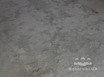 Выравнивание стяжки равнителем.