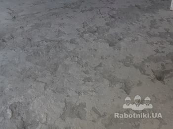 Выравнивание стяжки равнителем.