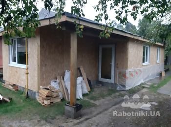 Установка водостока, утепление фундамента
