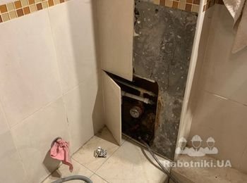 Поклейка обоев, приклеить две плитки,