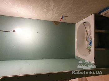 Положить плитку в санузел.