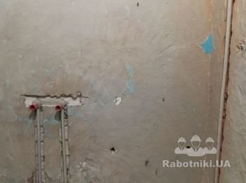 Сделать сантехнику , проштробить стены под трубы и спрятать их.