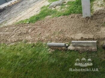 Поставити бордюр і покласти бруківку.