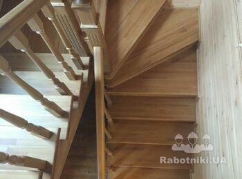 Установка деревянной лестницы с 1 по 3 этаж