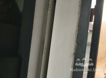 Установить дверь