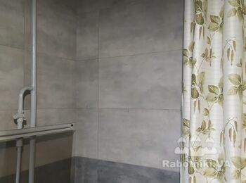 Установка пристенной вытяжки на кухне.