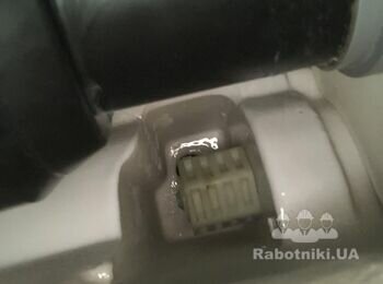 Капает под унитазом. Устранить проблему