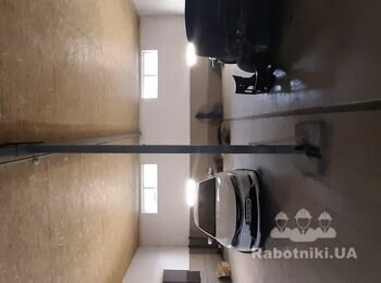 Перегородка в автомобильном боксе