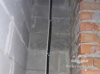 Расширить нишу, срезав болгаркой по всей высоте, на 6 см.