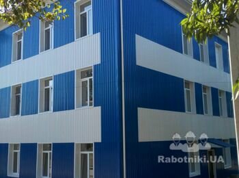 Кровельные работы, монтаж ограждения и лестницы.