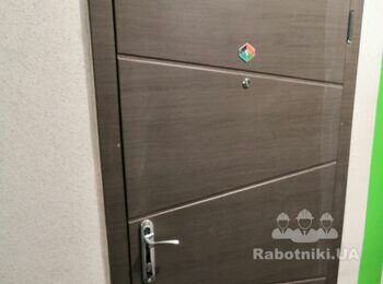 Монтаж входных дверей