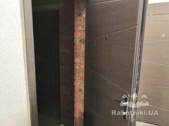 Монтаж входных дверей