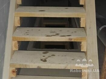 Покраска и шліфовка сходів