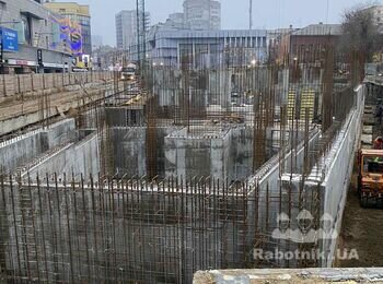 Постройка торгового центра монолит