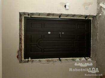 Обустройство откосов на двух входных дверях (Киево - Святошинский)