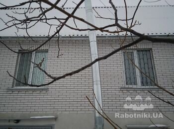 Высотные работы, надёжнее закрепить дымоход сандвич трубу