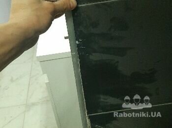Выронять края плитки и кирпич в дверном проеме