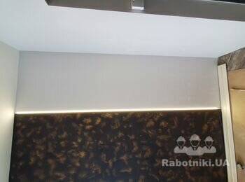 Приклеить зеркало в квартире
