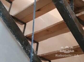 Переварить лестничный шаг (сварочные работы)
