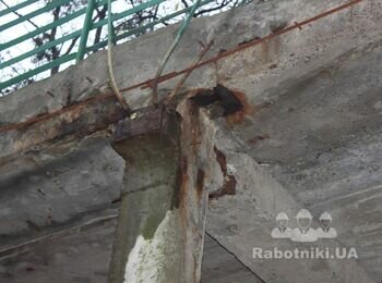 Підсилення пішохідної естакади металоконструкцією
