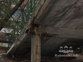Підсилення пішохідної естакади металоконструкцією