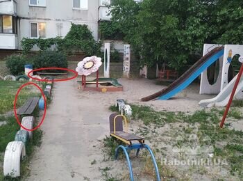 Демонтаж 2 лавочек и 20 колёс + вынос всего в бытовую мусорку.