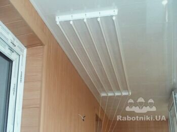 Повесить сушилку для белья на бетонный потолок (балкон)