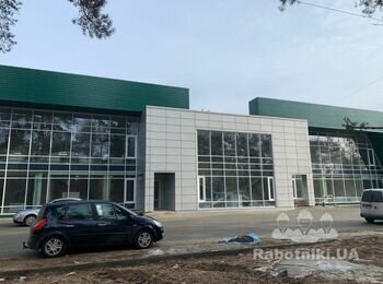 Бригада по мойке фасадов помещения ФОК г. Вышгород после ремонта
