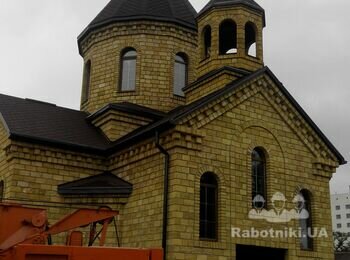 Реставрация по покрасочным работам крестов на каплычке церкви