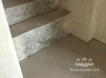 Стяжка підлоги 3м2 і заливка 2х ступенів до монолітних сходів