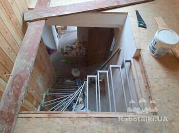 Сделать в чистовую лестницу в частном доме (ступеньки, перила)