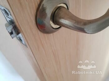 Врезка фиксатора в межкомнатные двери